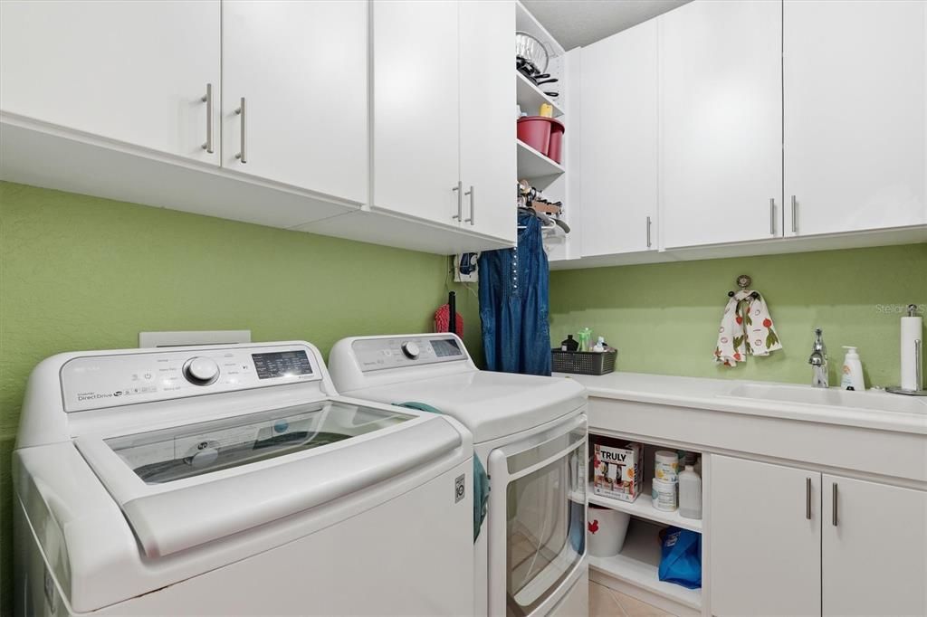 For Sale: $590,000 (3 beds, 2 baths, 2420 Square Feet)