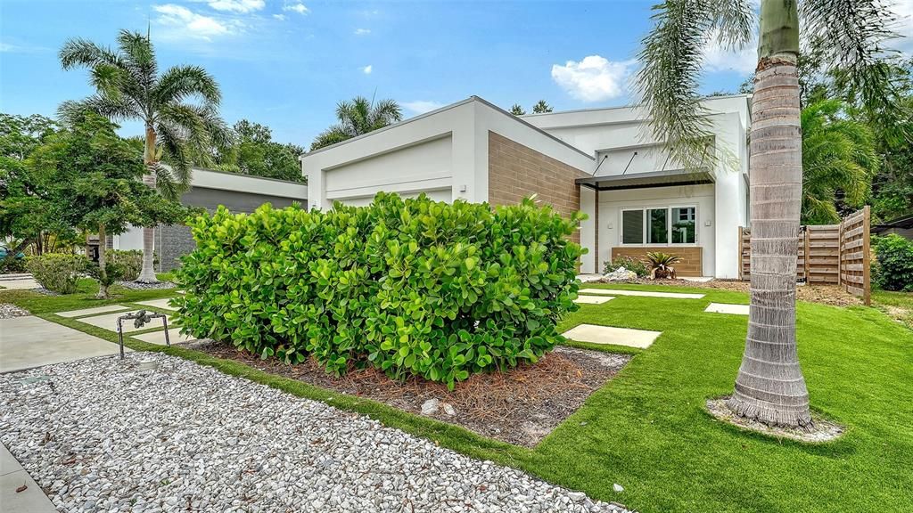 For Sale: $2,200,000 (5 beds, 3 baths, 2596 Square Feet)