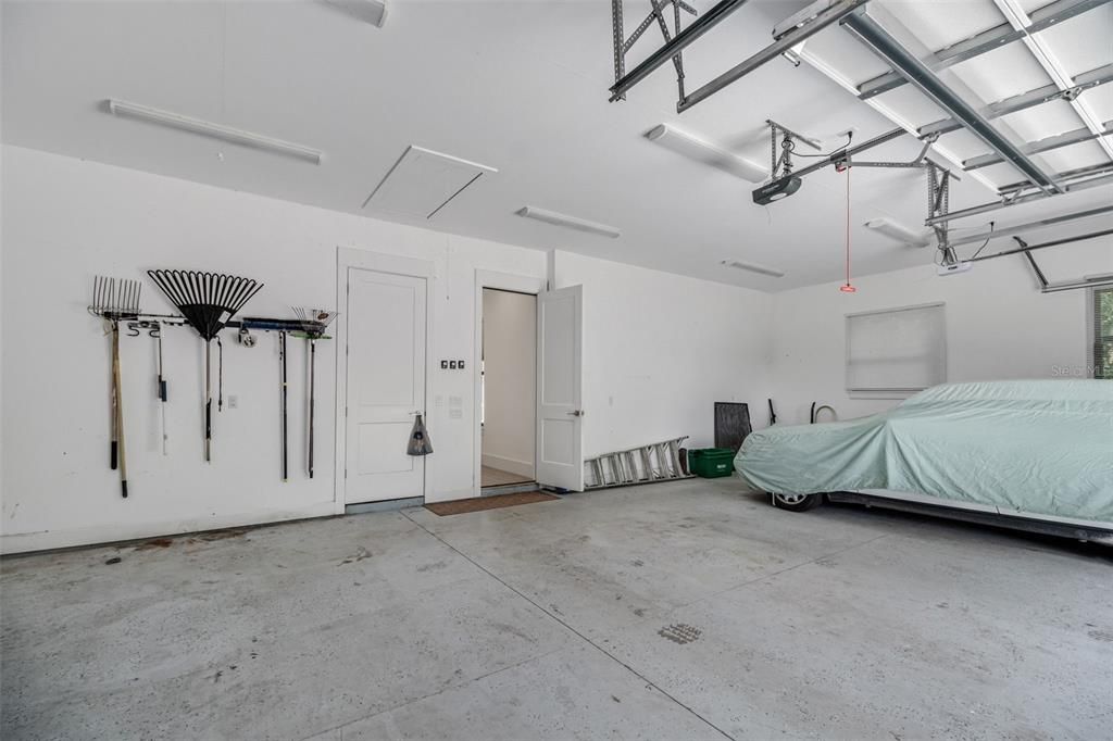 For Sale: $1,200,000 (5 beds, 4 baths, 2867 Square Feet)
