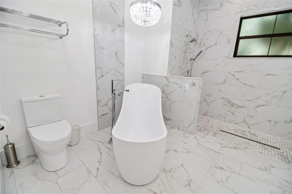 For Sale: $1,200,000 (5 beds, 4 baths, 2867 Square Feet)