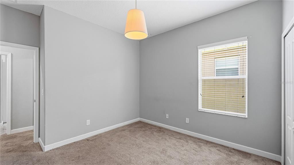 Activo con contrato: $555,990 (4 camas, 3 baños, 2420 Pies cuadrados)