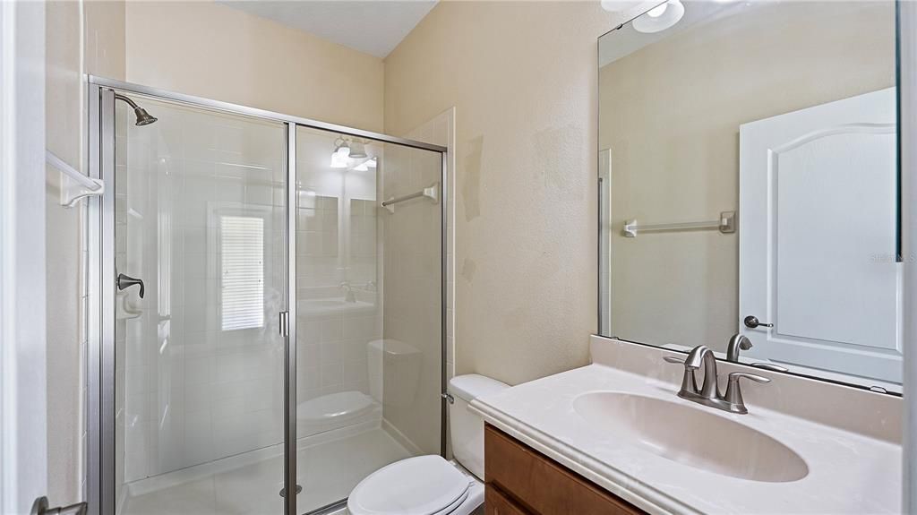 Activo con contrato: $555,990 (4 camas, 3 baños, 2420 Pies cuadrados)