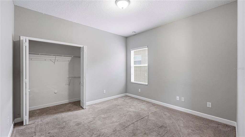 Activo con contrato: $555,990 (4 camas, 3 baños, 2420 Pies cuadrados)