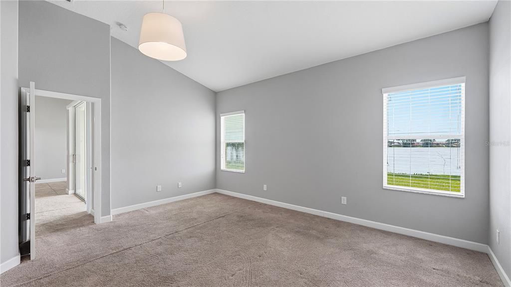 Activo con contrato: $555,990 (4 camas, 3 baños, 2420 Pies cuadrados)