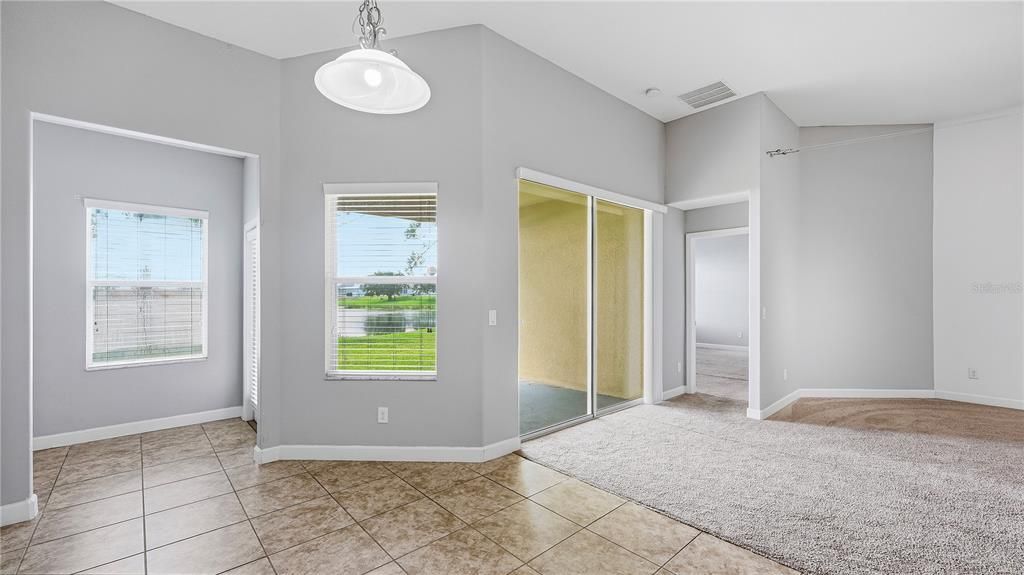 Activo con contrato: $555,990 (4 camas, 3 baños, 2420 Pies cuadrados)