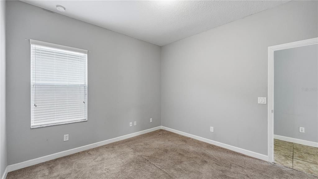 Activo con contrato: $555,990 (4 camas, 3 baños, 2420 Pies cuadrados)