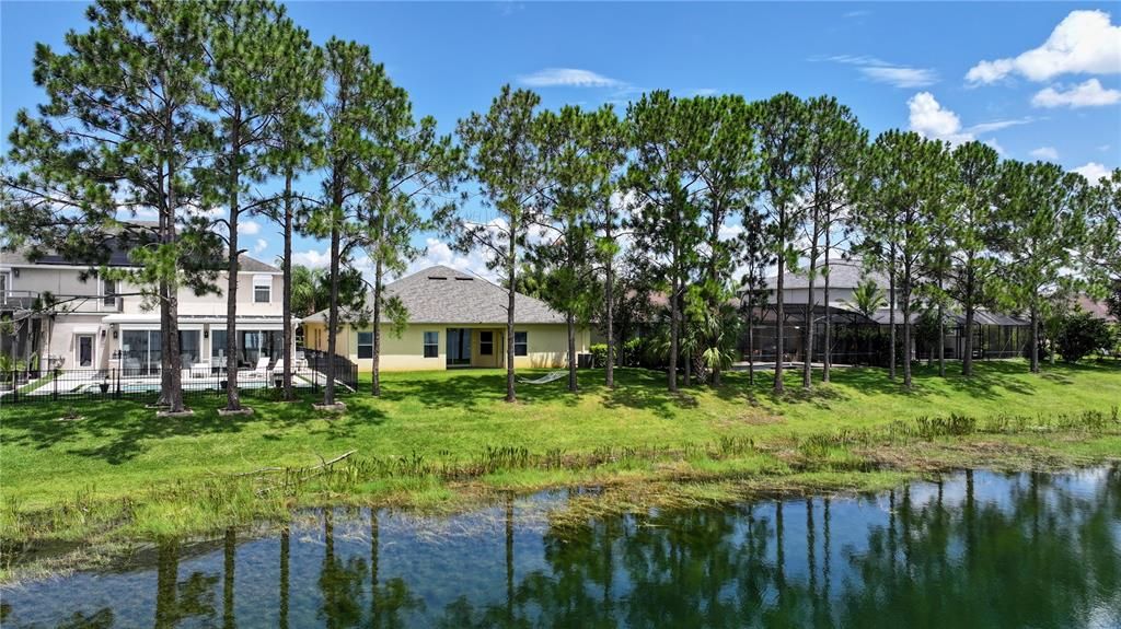 Activo con contrato: $555,990 (4 camas, 3 baños, 2420 Pies cuadrados)