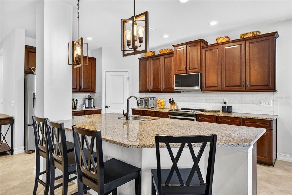 For Sale: $750,000 (5 beds, 3 baths, 3173 Square Feet)