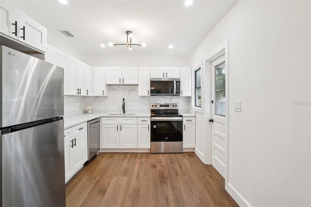 For Sale: $535,000 (3 beds, 2 baths, 1419 Square Feet)