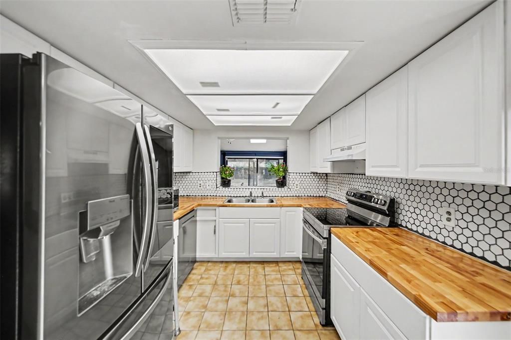 На продажу: $515,000 (4 спален, 2 ванн, 2250 Квадратных фут)