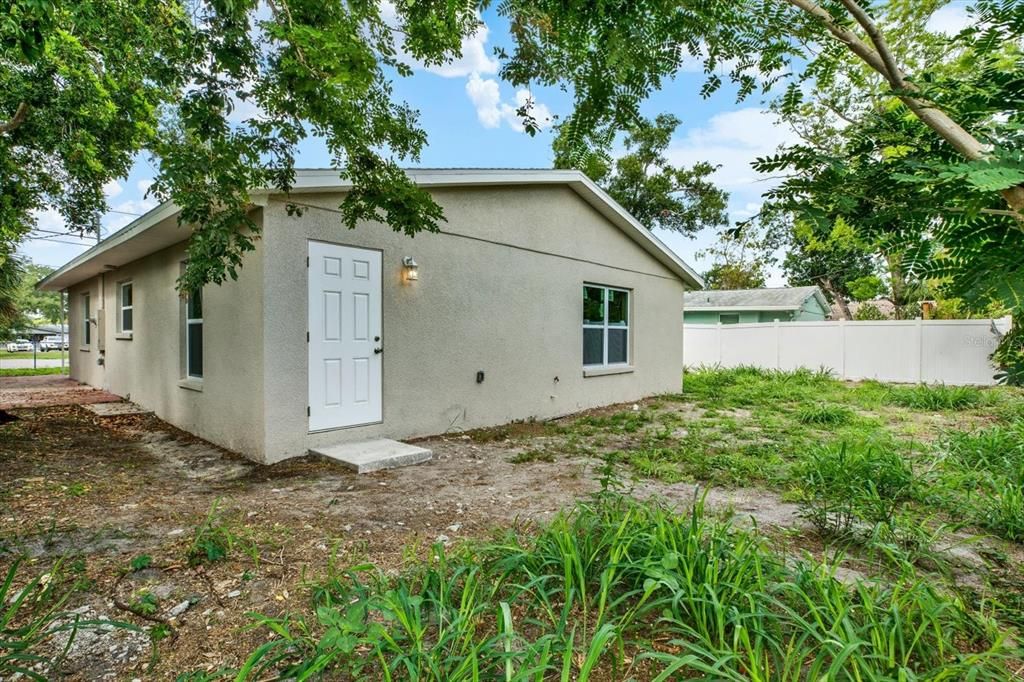 For Sale: $299,000 (3 beds, 2 baths, 1176 Square Feet)