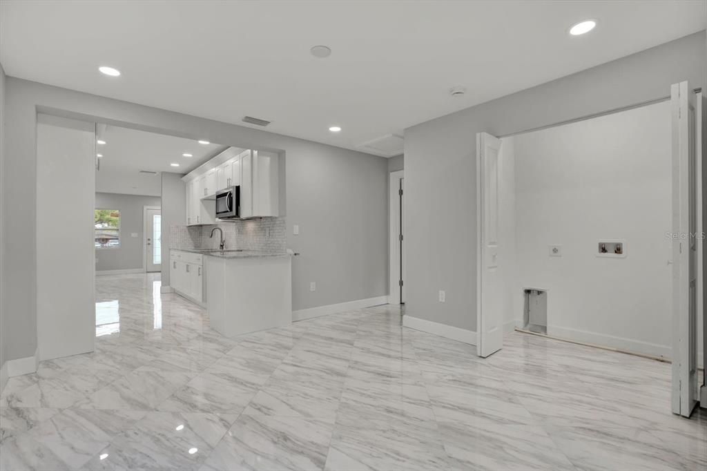 For Sale: $299,000 (3 beds, 2 baths, 1176 Square Feet)