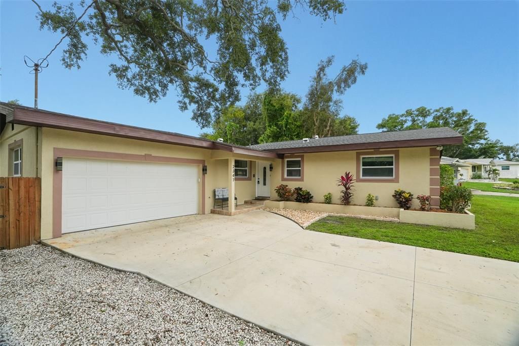 For Sale: $519,000 (4 beds, 2 baths, 1564 Square Feet)