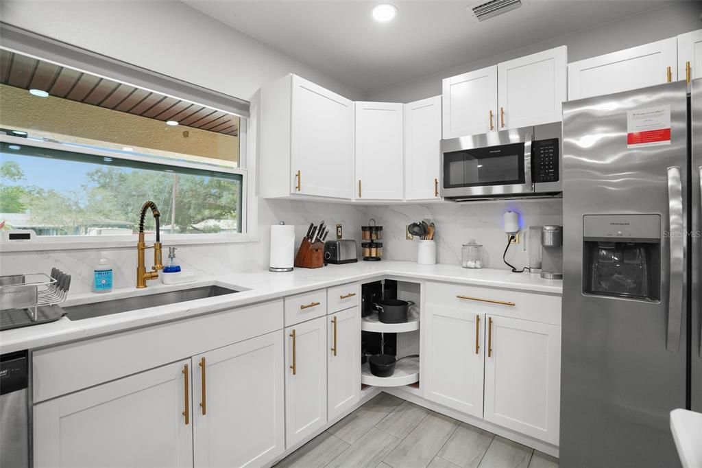 For Sale: $519,000 (4 beds, 2 baths, 1564 Square Feet)