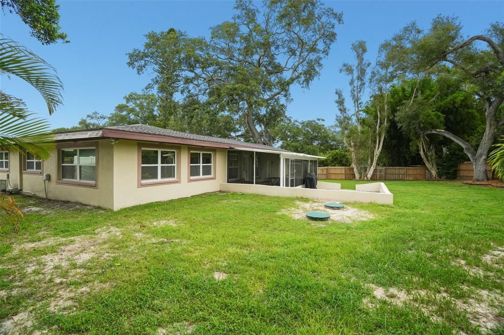 For Sale: $519,000 (4 beds, 2 baths, 1564 Square Feet)