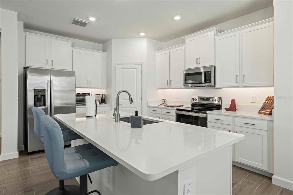 For Sale: $359,900 (2 beds, 2 baths, 1783 Square Feet)