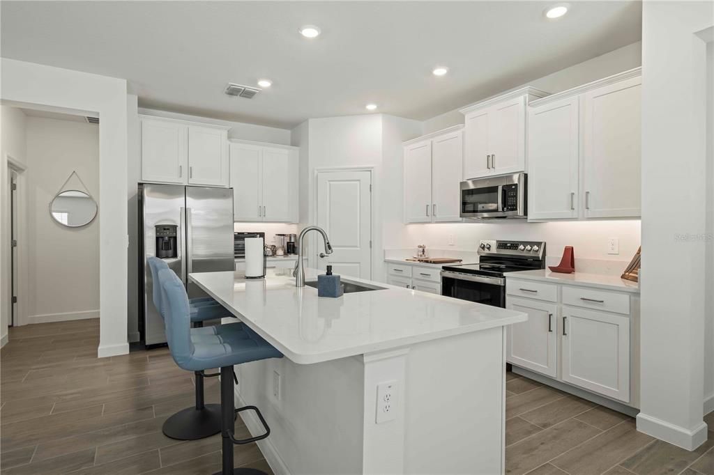 For Sale: $359,900 (2 beds, 2 baths, 1783 Square Feet)
