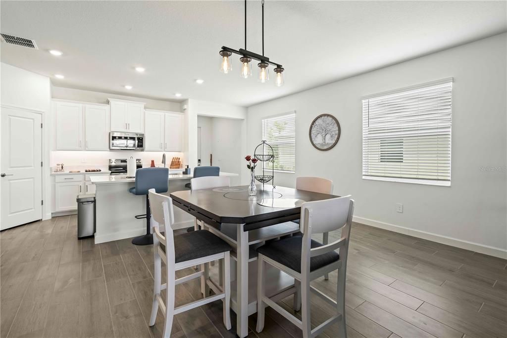 For Sale: $359,900 (2 beds, 2 baths, 1783 Square Feet)