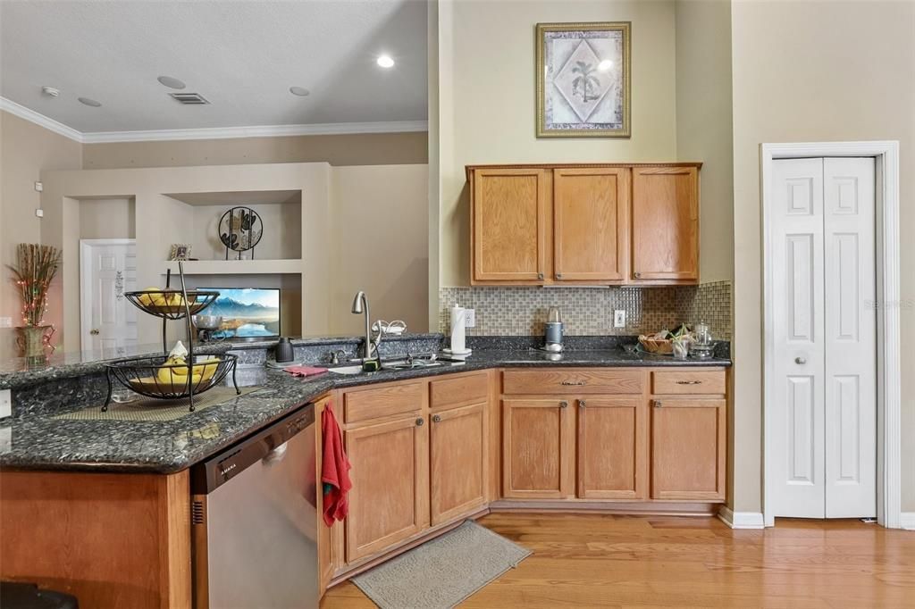 For Sale: $515,000 (3 beds, 2 baths, 2200 Square Feet)