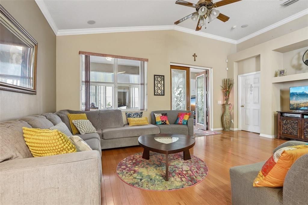 For Sale: $515,000 (3 beds, 2 baths, 2200 Square Feet)