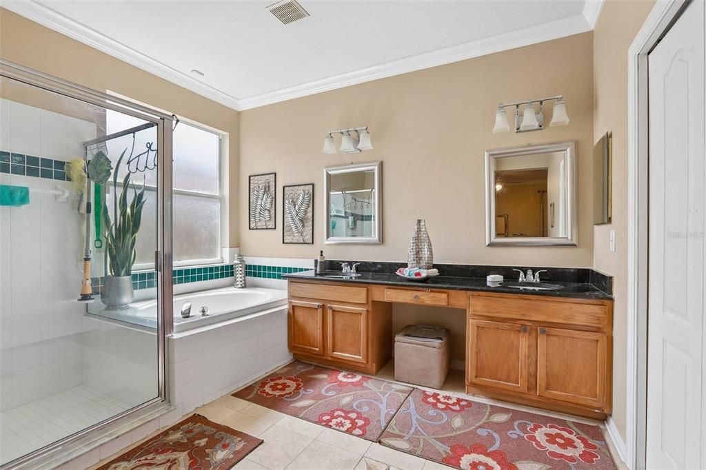 For Sale: $515,000 (3 beds, 2 baths, 2200 Square Feet)