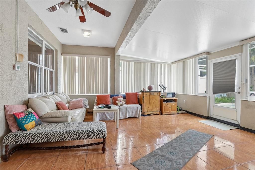 For Sale: $515,000 (3 beds, 2 baths, 2200 Square Feet)