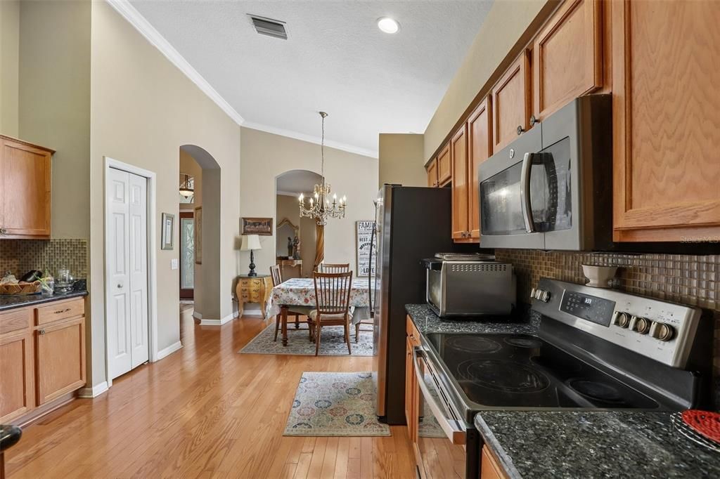 For Sale: $515,000 (3 beds, 2 baths, 2200 Square Feet)