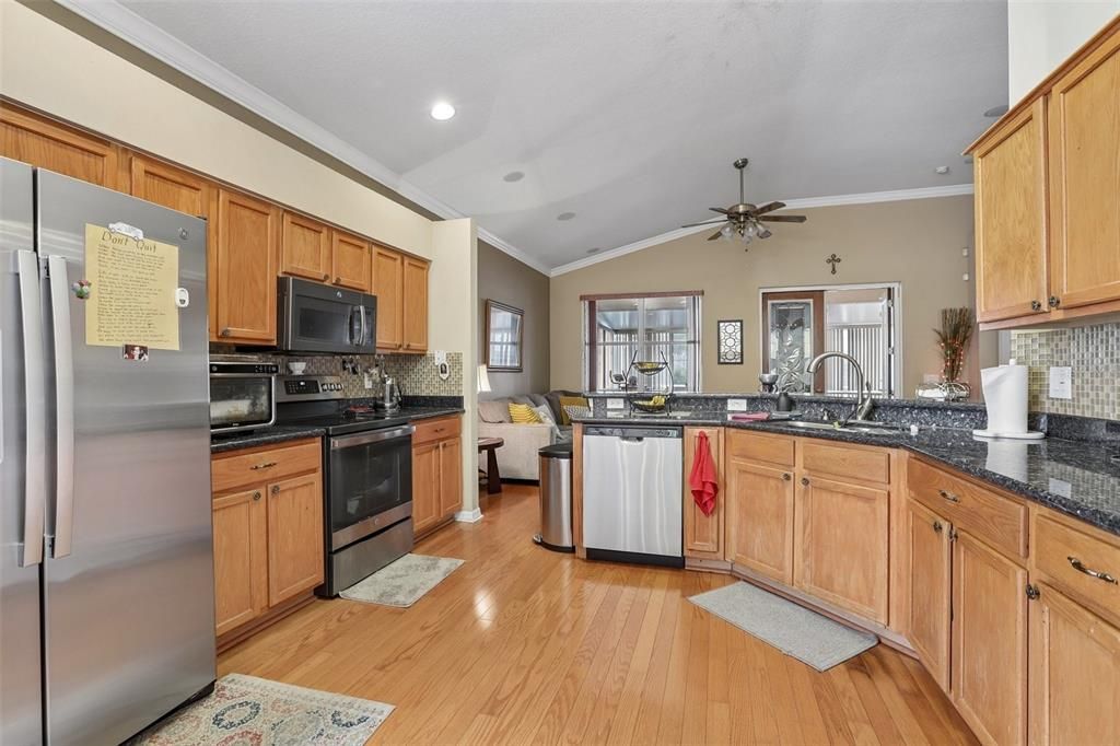 For Sale: $515,000 (3 beds, 2 baths, 2200 Square Feet)