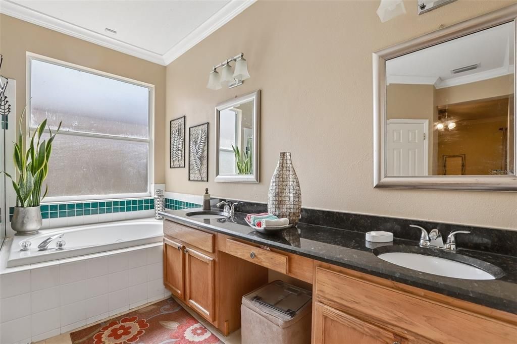 For Sale: $515,000 (3 beds, 2 baths, 2200 Square Feet)