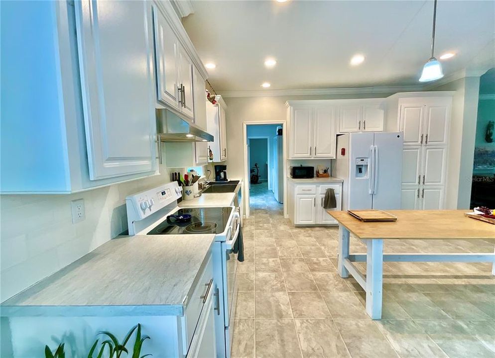 For Sale: $334,900 (3 beds, 2 baths, 2115 Square Feet)