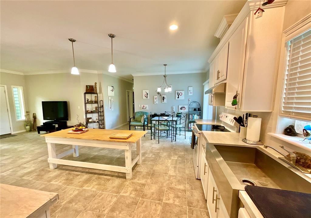 For Sale: $334,900 (3 beds, 2 baths, 2115 Square Feet)