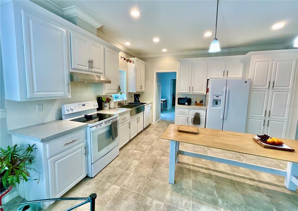 For Sale: $334,900 (3 beds, 2 baths, 2115 Square Feet)