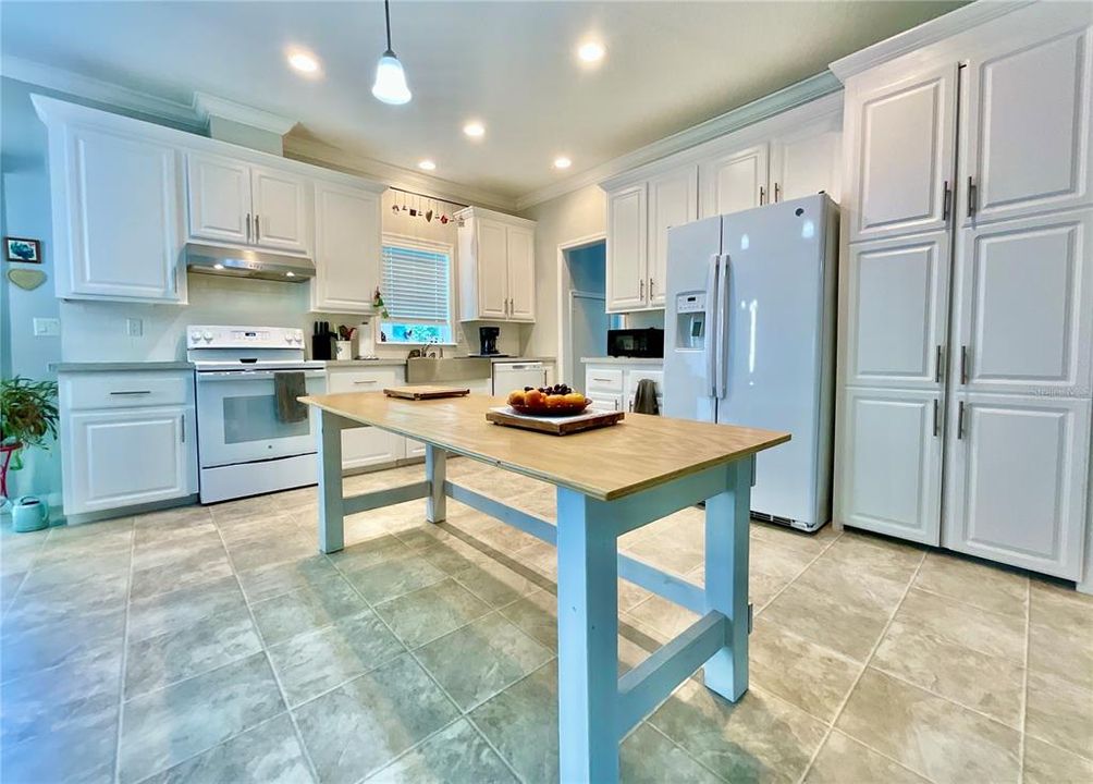 For Sale: $334,900 (3 beds, 2 baths, 2115 Square Feet)