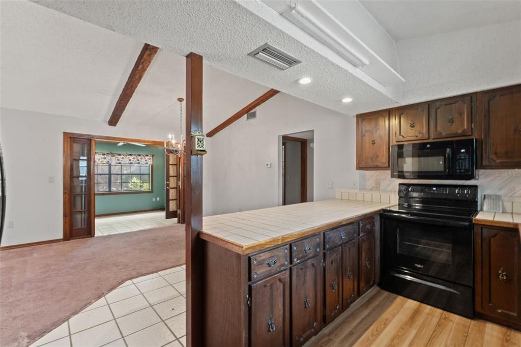 En Venta: $235,000 (3 camas, 2 baños, 1302 Pies cuadrados)