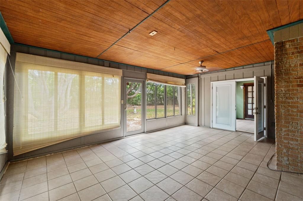 En Venta: $235,000 (3 camas, 2 baños, 1302 Pies cuadrados)