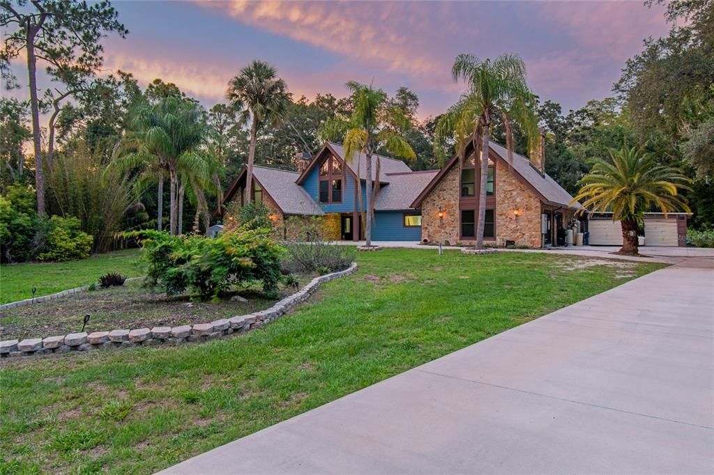 For Sale: $1,290,000 (5 beds, 4 baths, 4870 Square Feet)