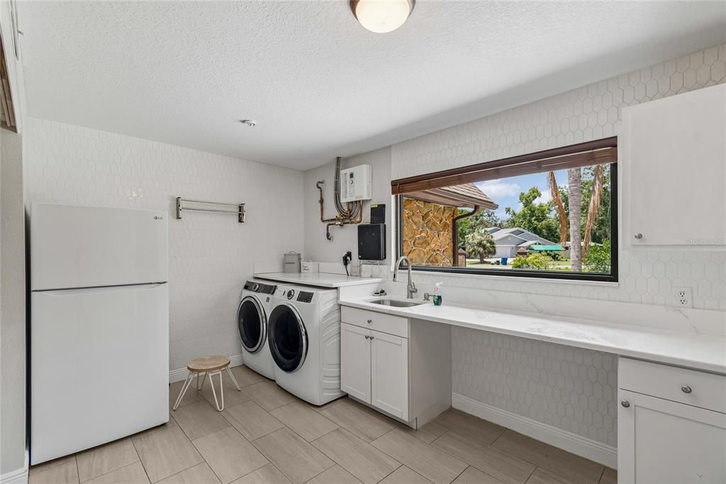 For Sale: $1,290,000 (5 beds, 4 baths, 4870 Square Feet)