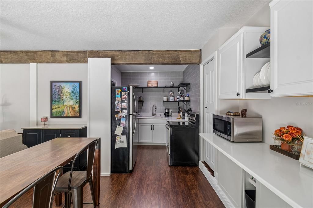 For Sale: $1,290,000 (5 beds, 4 baths, 4870 Square Feet)