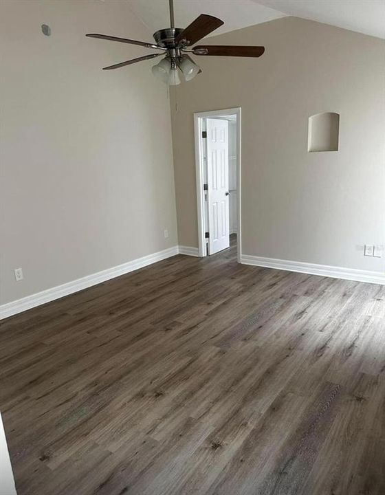 En Venta: $310,000 (4 camas, 2 baños, 1792 Pies cuadrados)