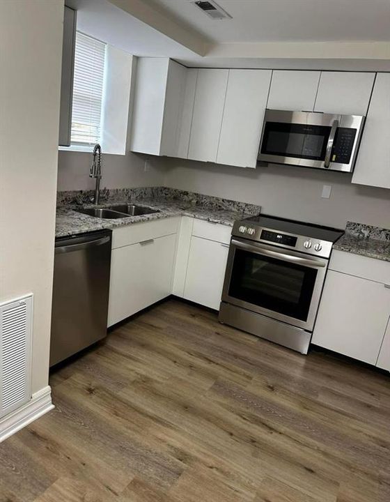 En Venta: $310,000 (4 camas, 2 baños, 1792 Pies cuadrados)