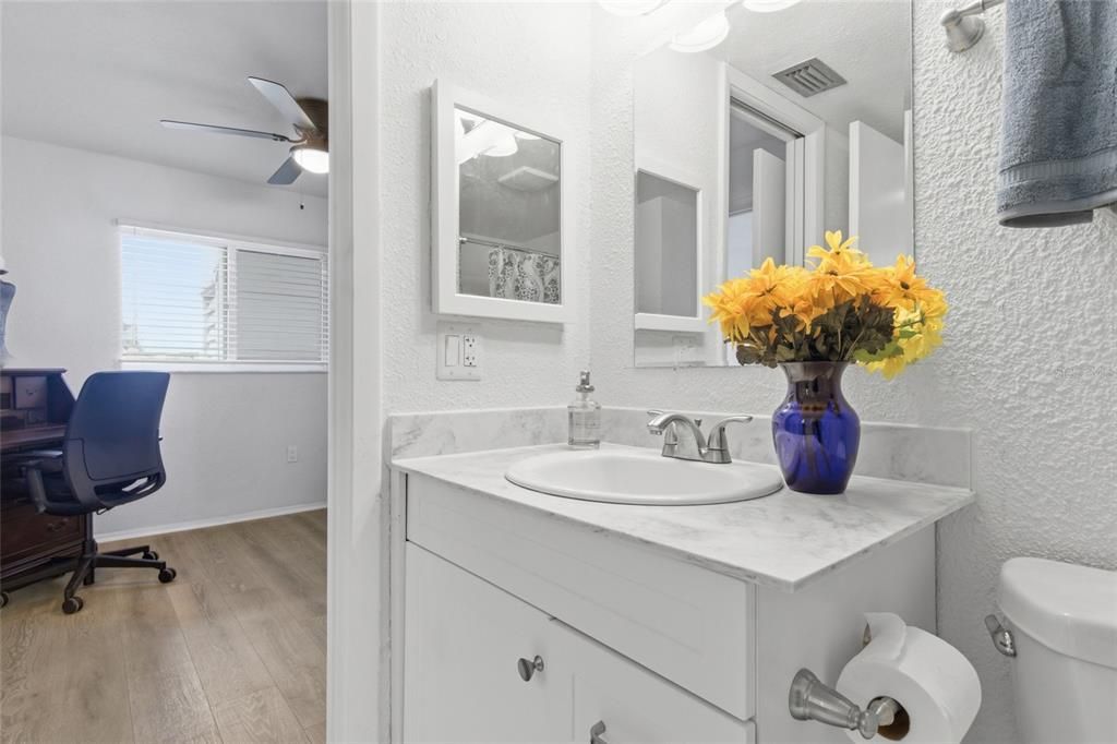 For Sale: $149,900 (2 beds, 2 baths, 1092 Square Feet)