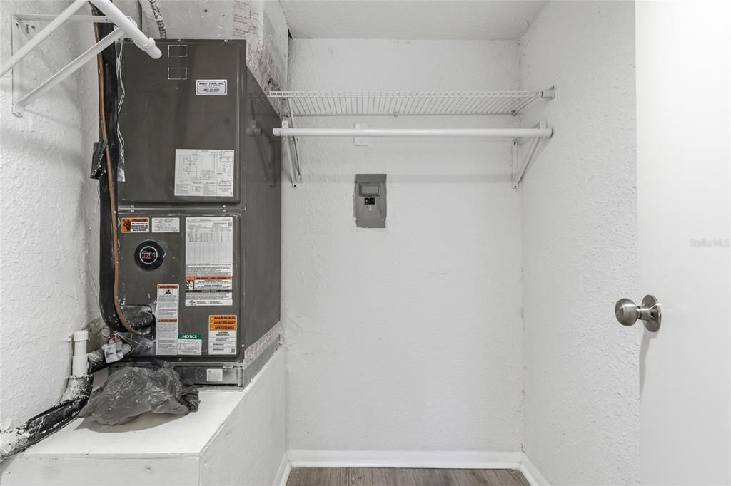 For Sale: $149,900 (2 beds, 2 baths, 1092 Square Feet)