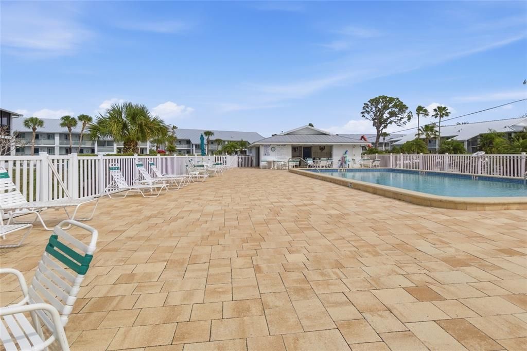 For Sale: $149,900 (2 beds, 2 baths, 1092 Square Feet)