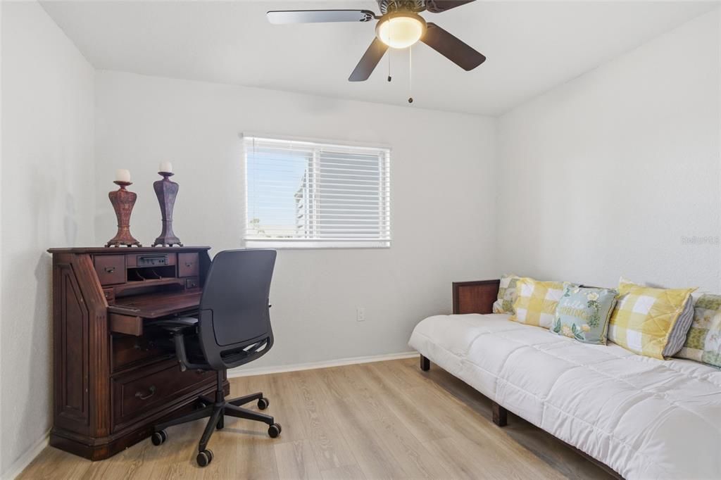 For Sale: $149,900 (2 beds, 2 baths, 1092 Square Feet)