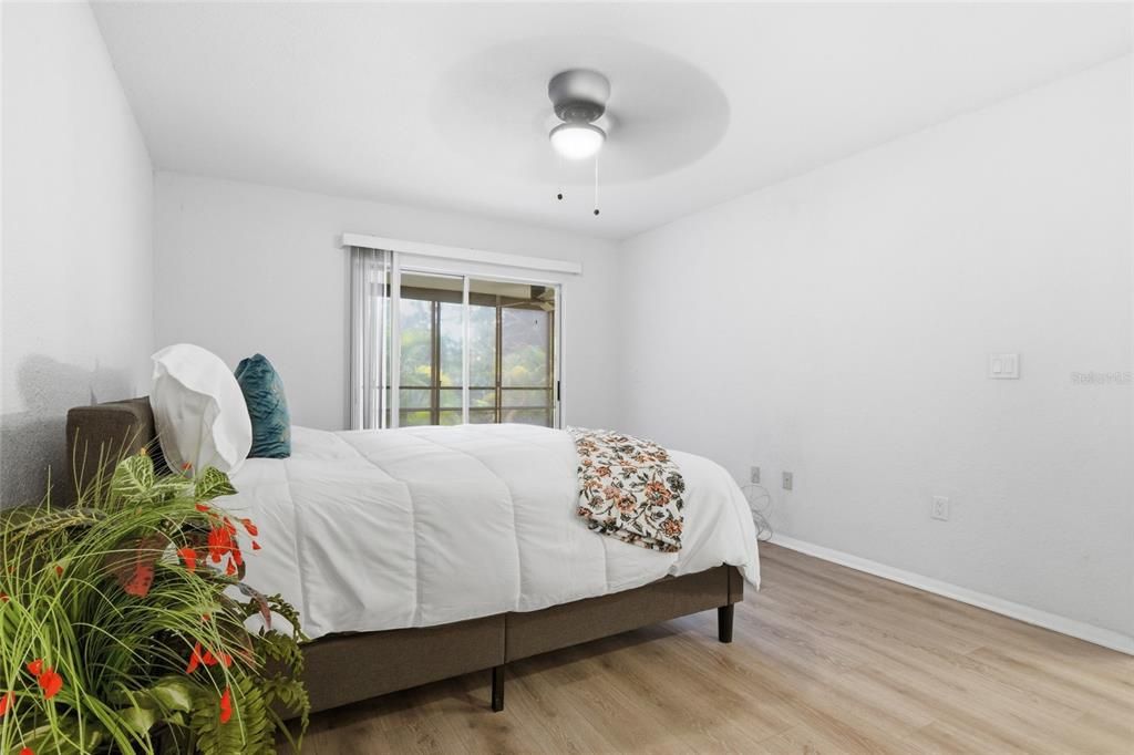 For Sale: $149,900 (2 beds, 2 baths, 1092 Square Feet)