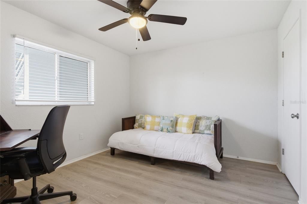 For Sale: $149,900 (2 beds, 2 baths, 1092 Square Feet)