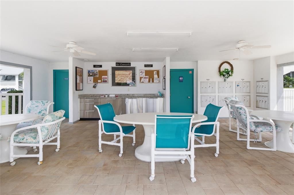 For Sale: $149,900 (2 beds, 2 baths, 1092 Square Feet)