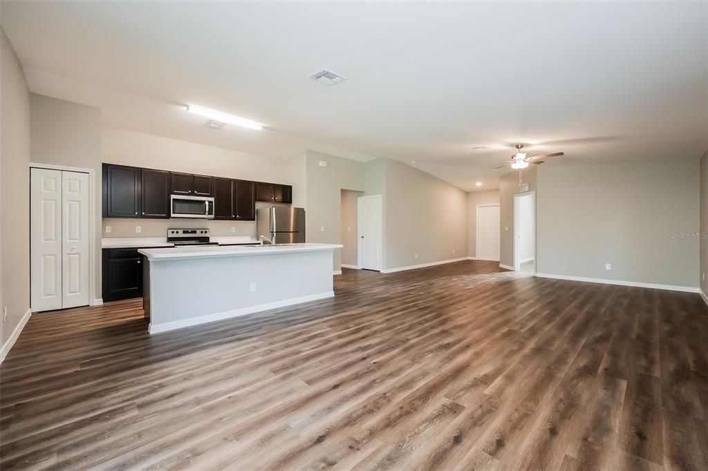 For Sale: $350,000 (4 beds, 2 baths, 1833 Square Feet)