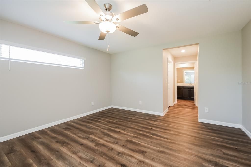 For Sale: $350,000 (4 beds, 2 baths, 1833 Square Feet)