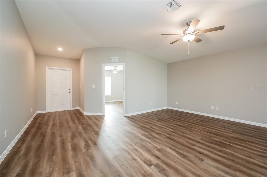 For Sale: $350,000 (4 beds, 2 baths, 1833 Square Feet)